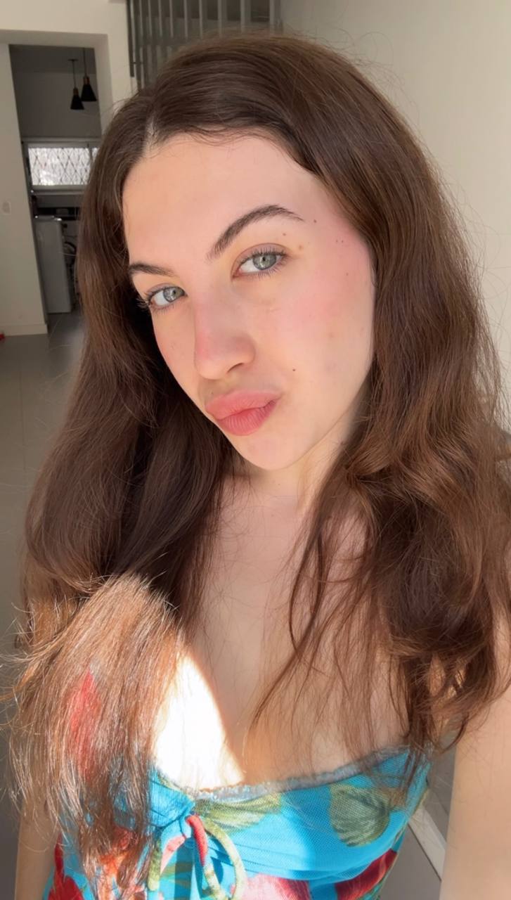 Nude girl Amber in Juian