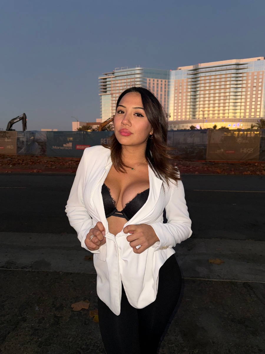 Take a pause and enjoy Ali Cruz — streaming from Juian