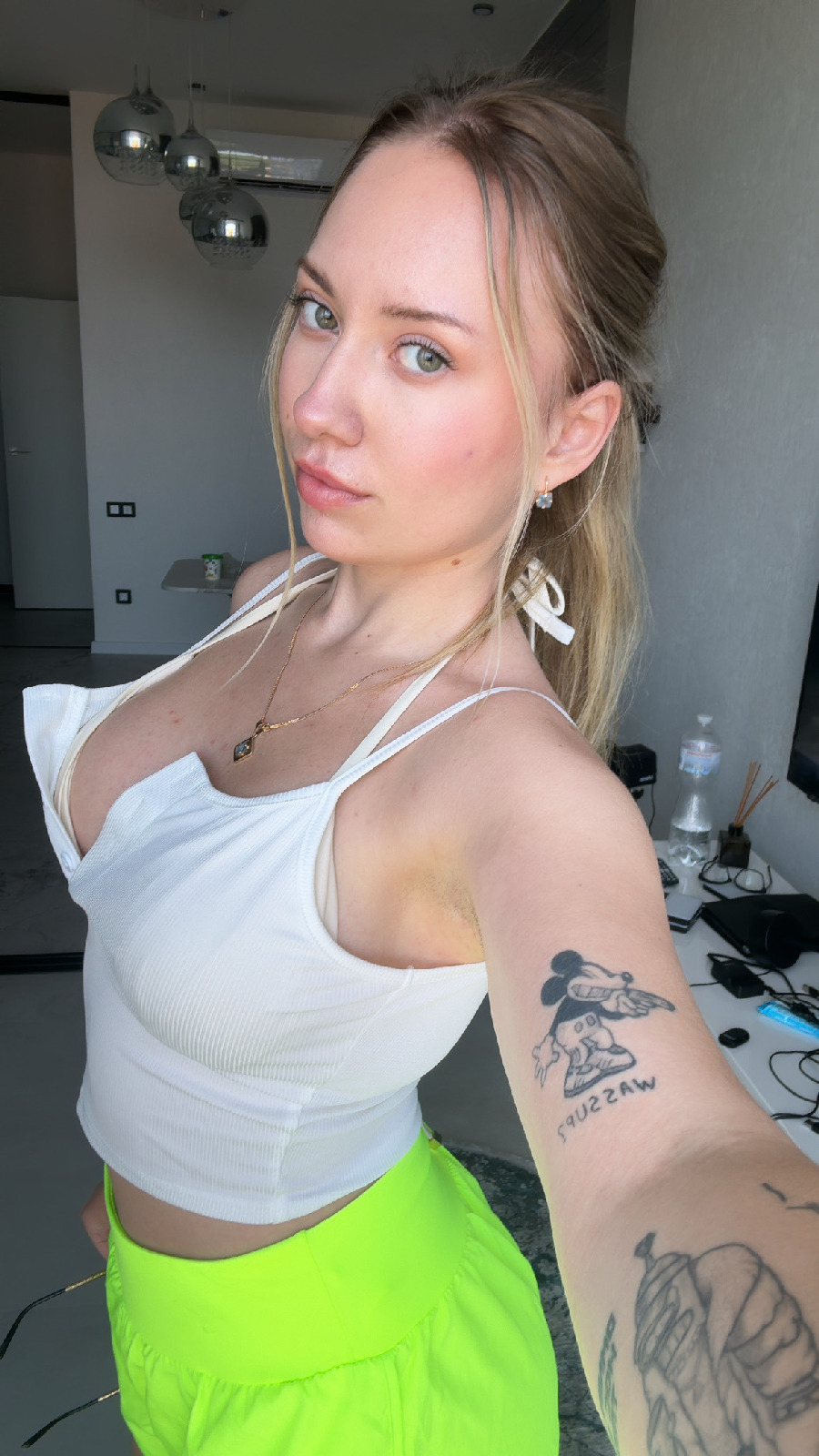 KateV in her underwear in Juian