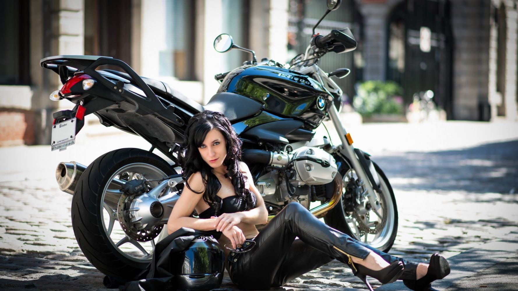 European women on bikes in Juian