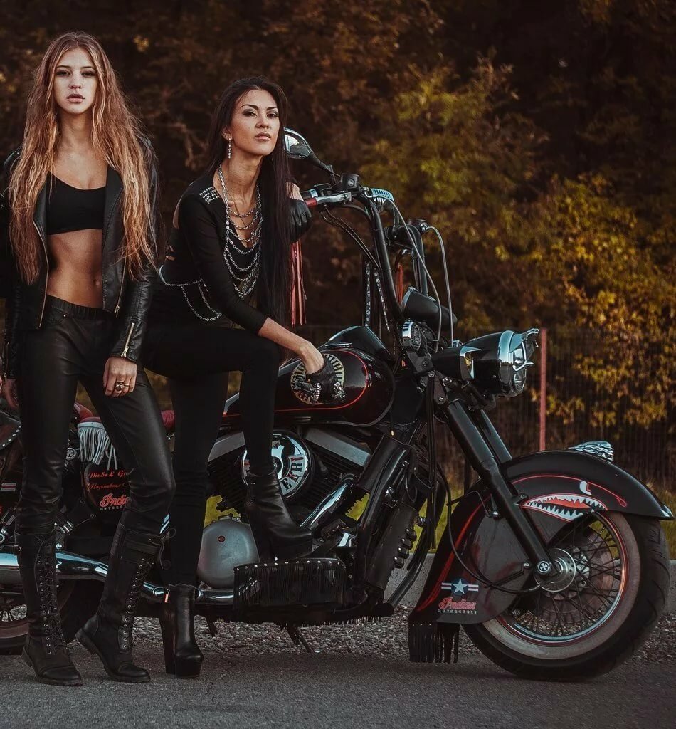 Beautiful girls and bikes in Juian