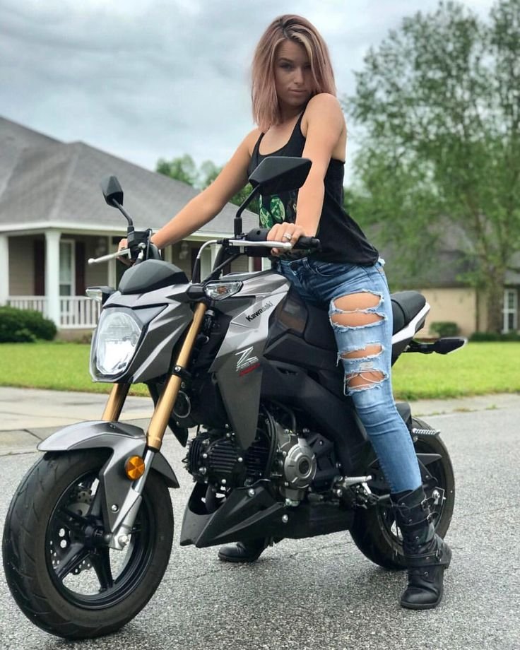 Beautiful girls and bikes in Juian