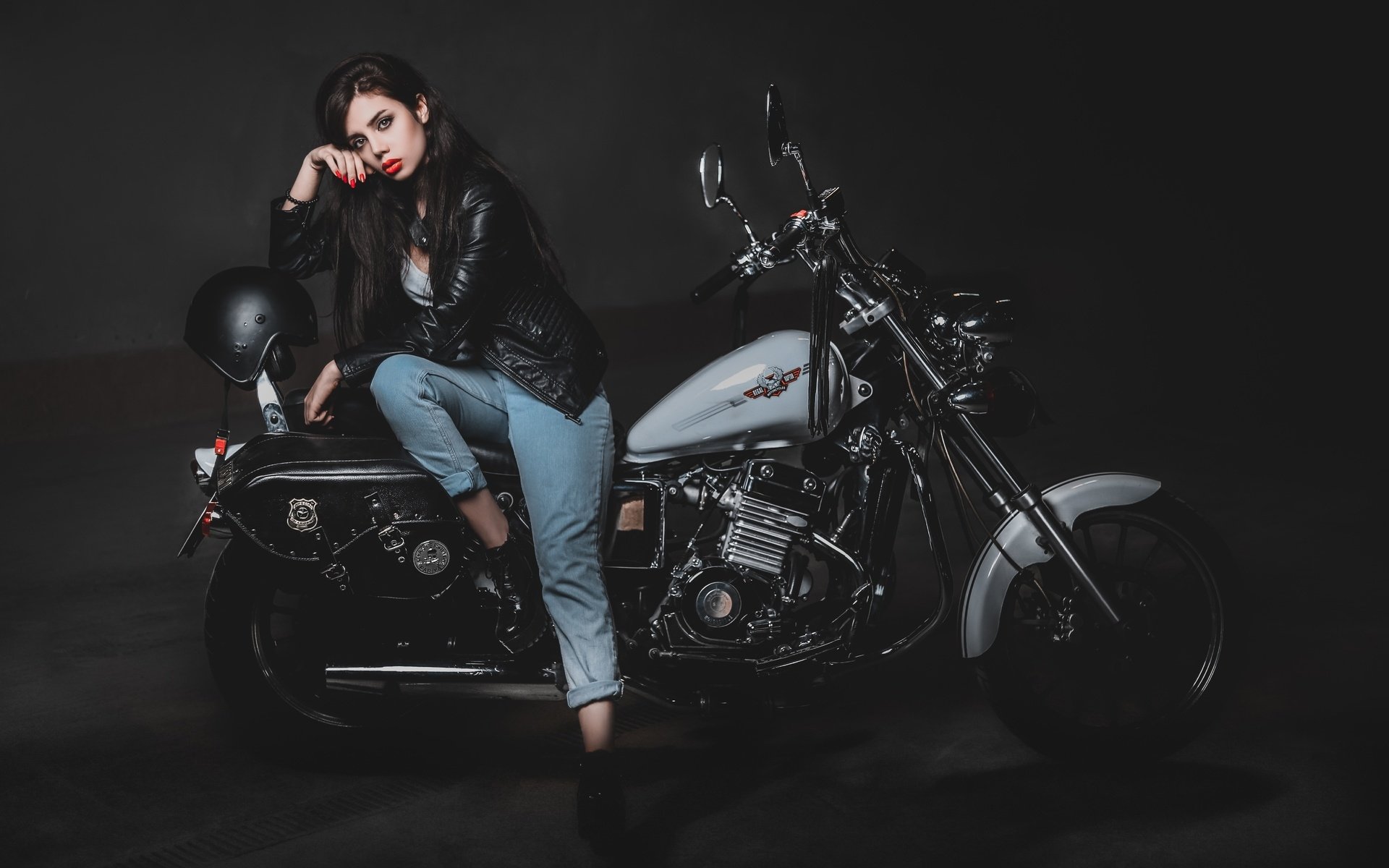 Biker girls: style and drive in Juian