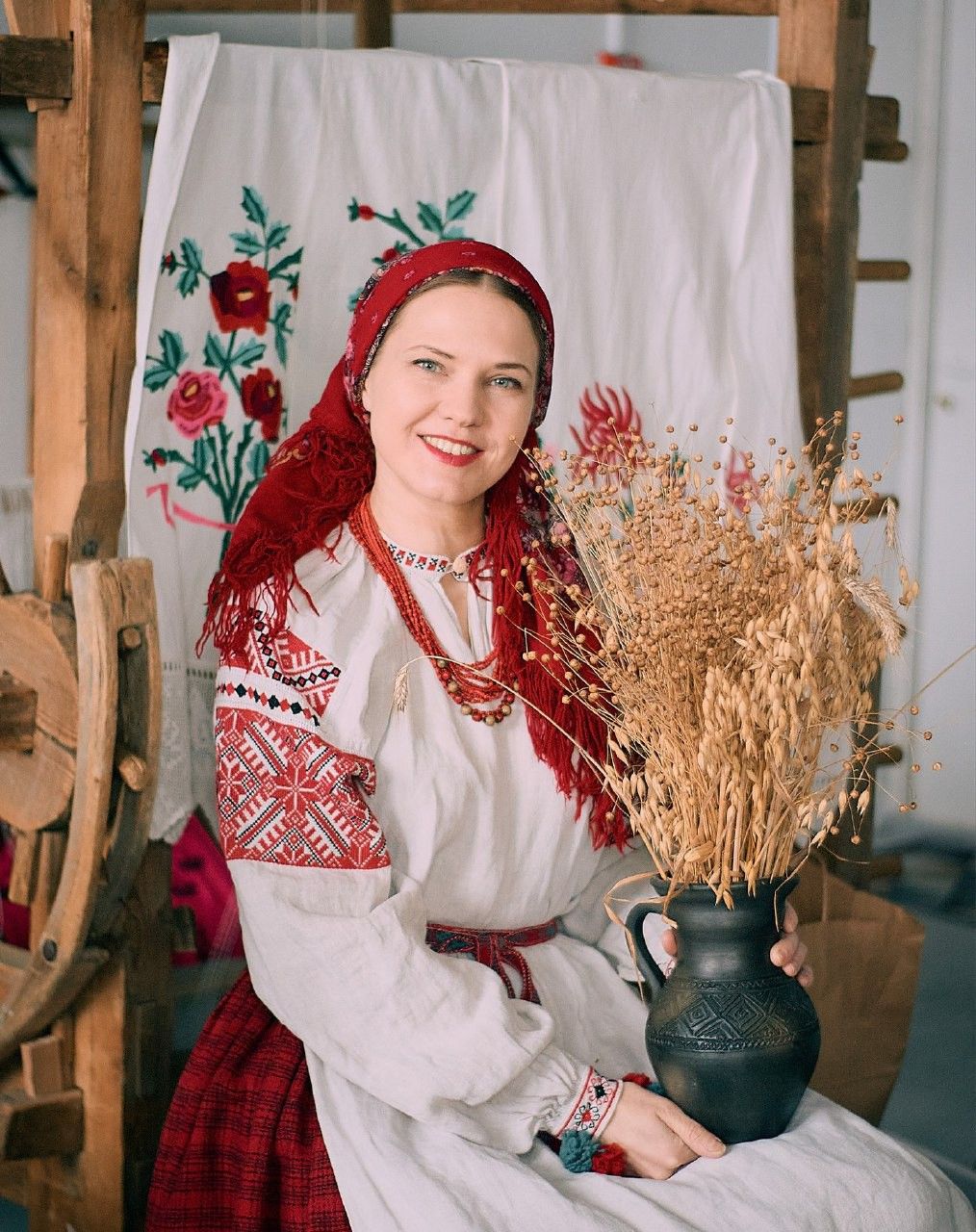 Women in Slavic costumes in Juian