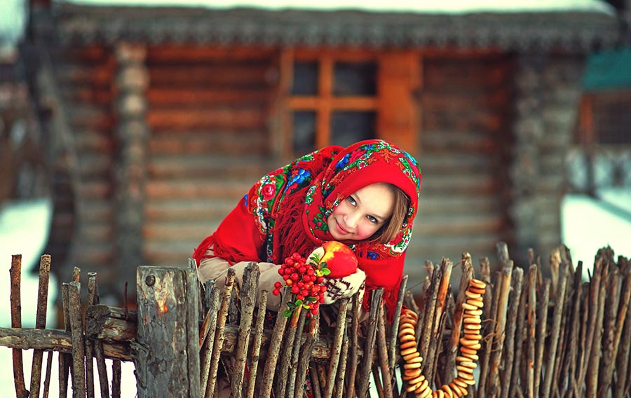 Sexy girl Women in Slavic costumes in Juian