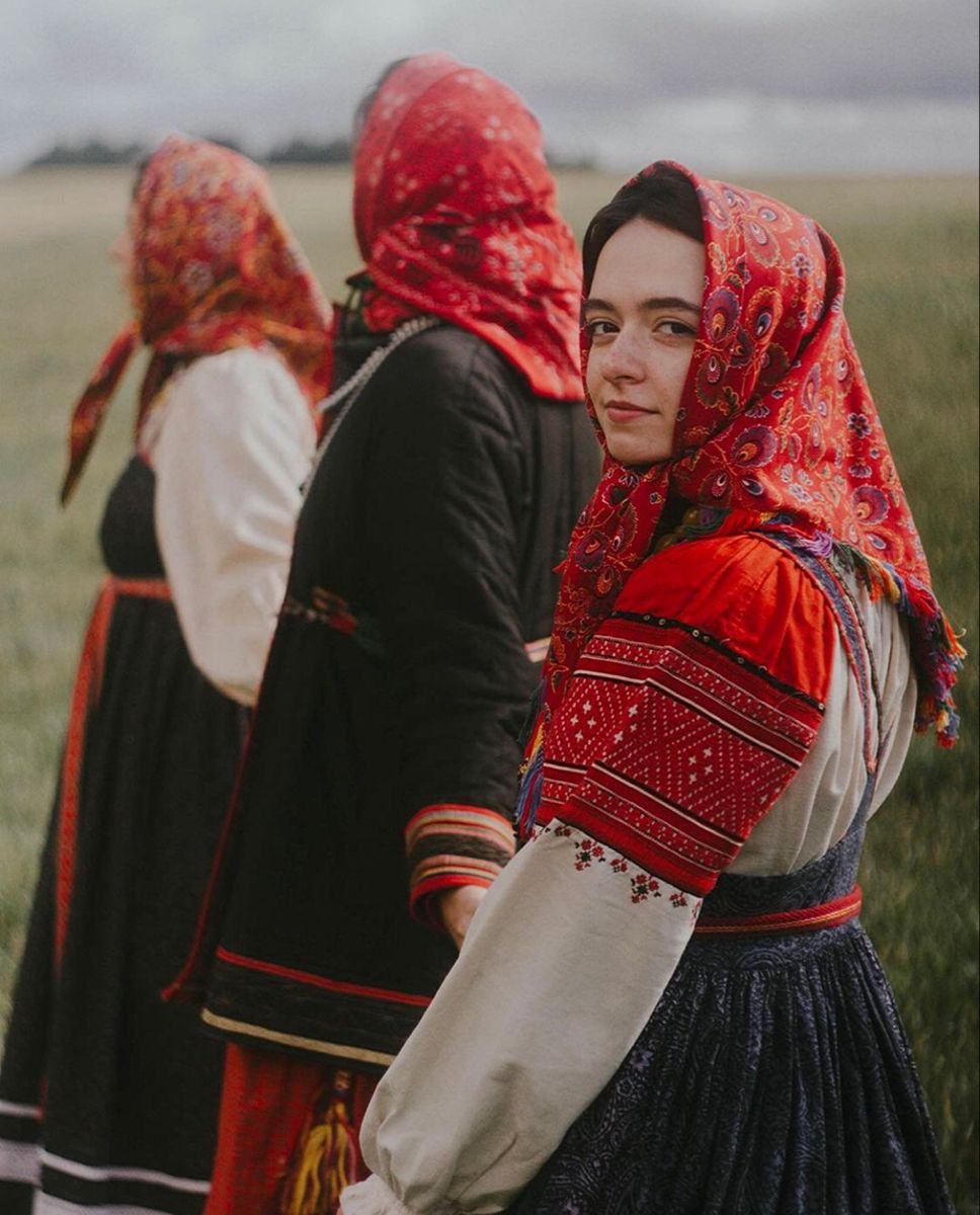 Women in Slavic costumes in Juian