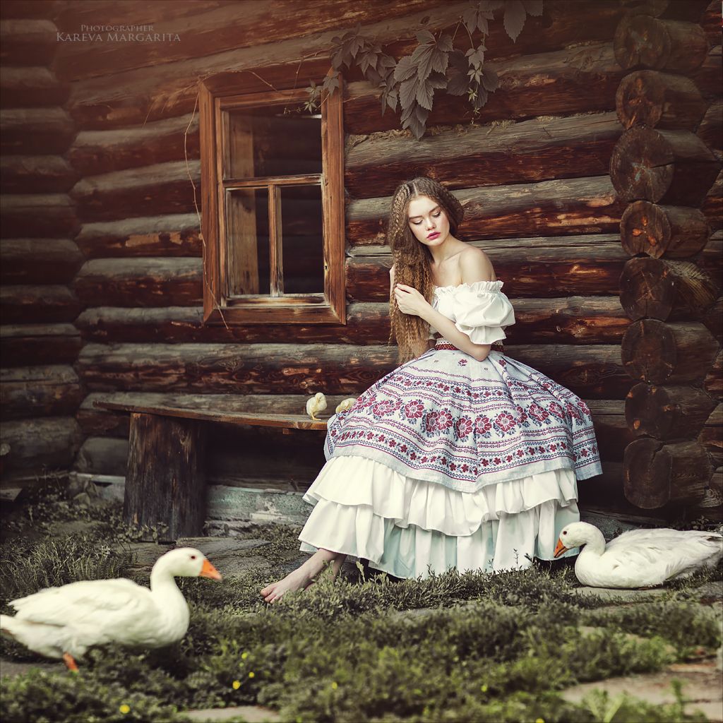 Women in Slavic costumes in Juian