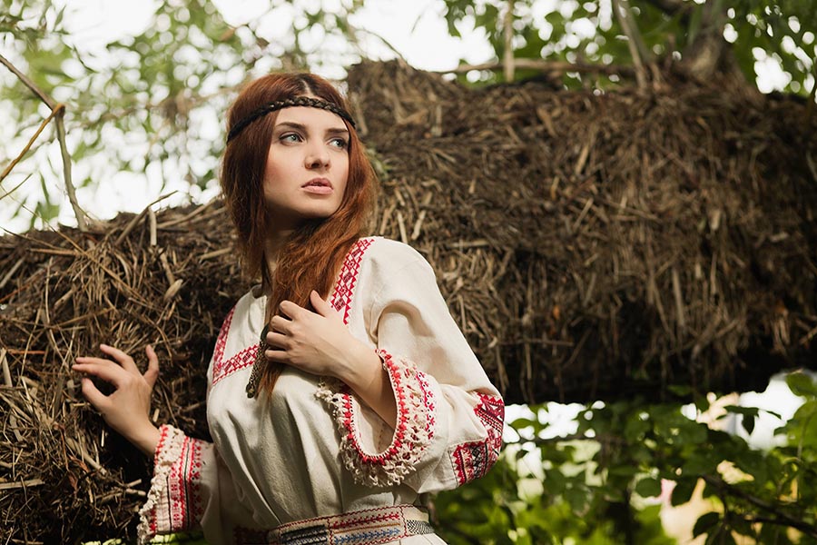 Women in Slavic costumes in Juian