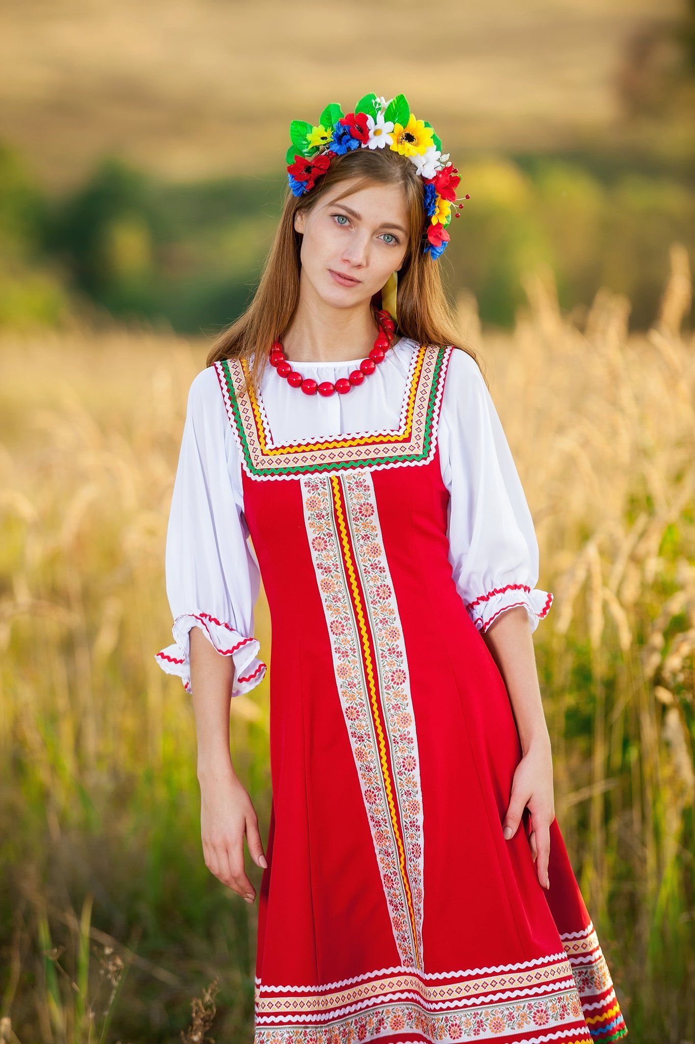 Women in Slavic costumes in Juian