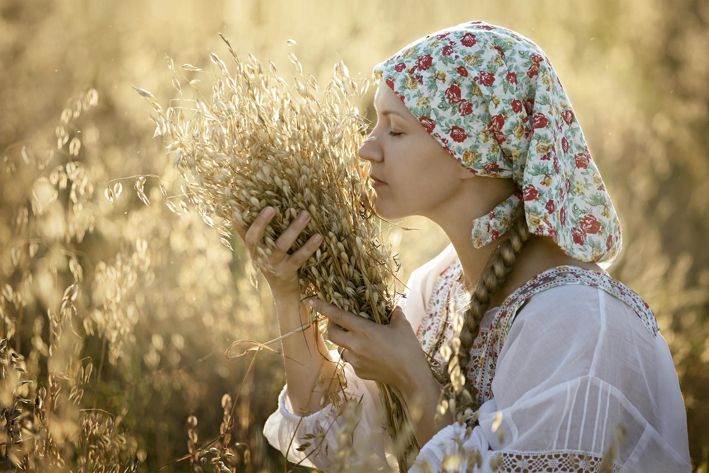 Photo Women in Slavic costumes in Juian