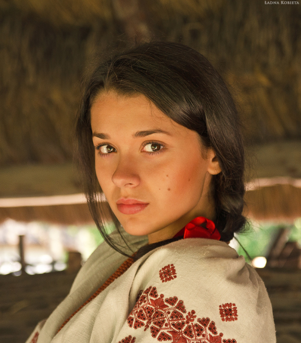 Girls in Slavic costumes in Juian