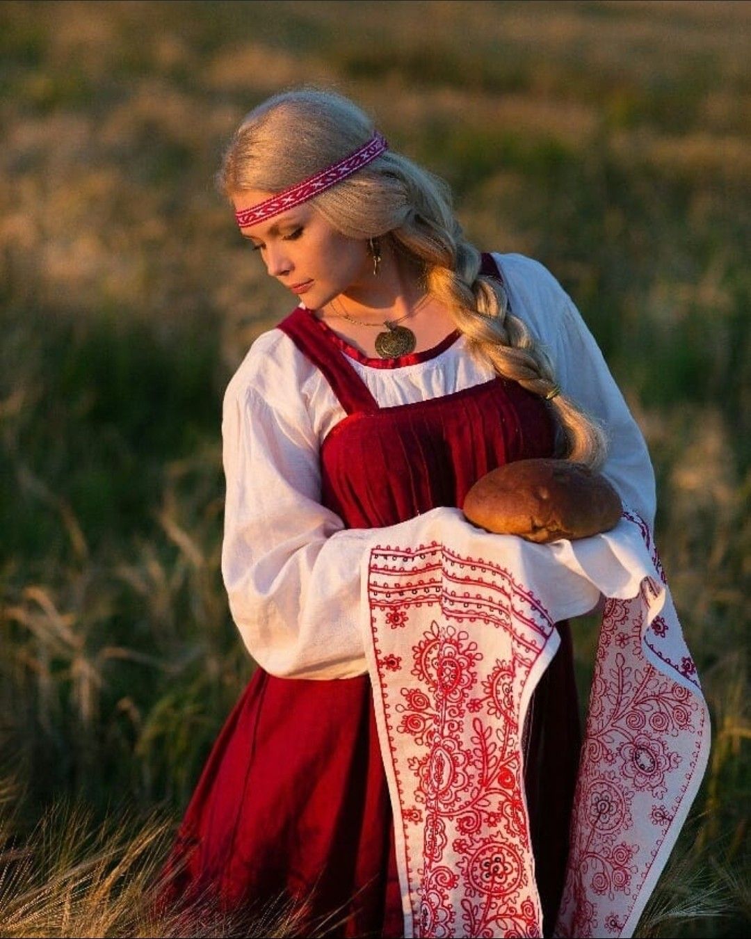 Girls in Slavic costumes in Juian