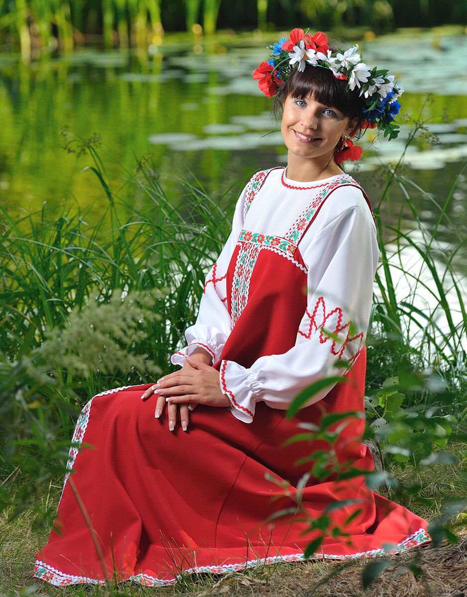 Beautiful girl Girls in Slavic costumes in Juian
