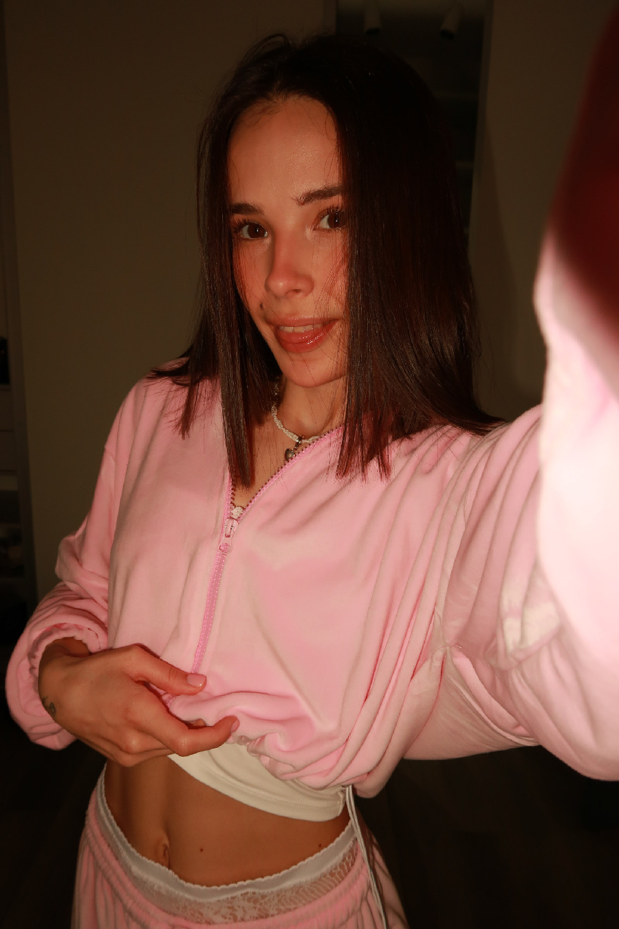 Tina brings the glow — live moments in Juian