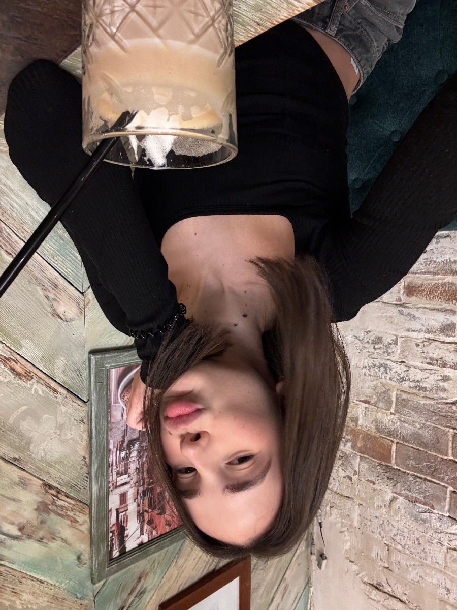 Fresh photos, fresh mood — Tina online in Juian